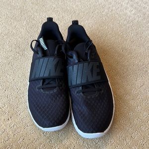 Nike athletic tennis shoes size 9.